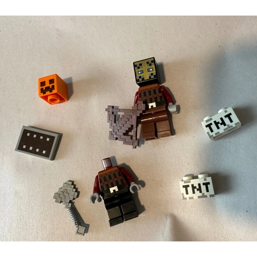 LEGO Minecraft Minifigure Pillager Lot Crossbow TNT 21159
